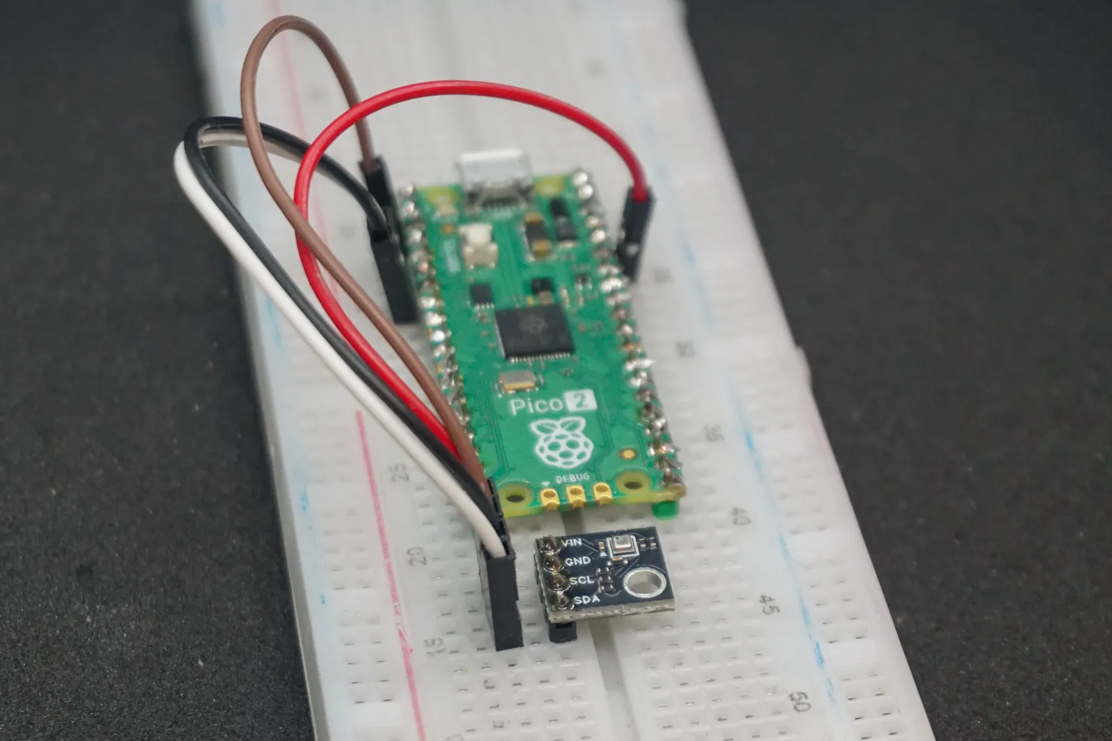 Voltino BMP580 zapojený k Raspberry Pi Pico na nepájivém poli