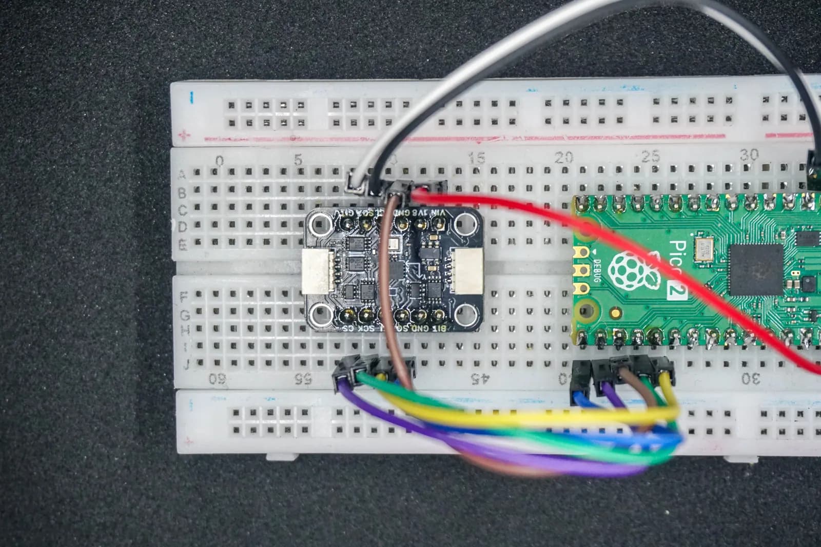 Zapojení TriSense Pro k Raspberry Pi Pico přes SPI, pohled shora